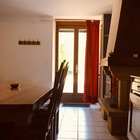 Au Bord De L Eau * Pesmes